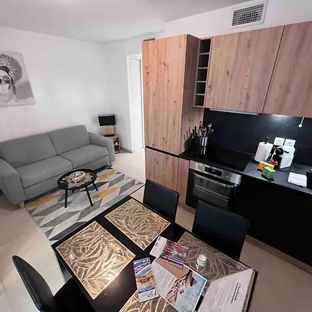Le Cosy Corner : 2 Pers De Standing + Terrasse Antibes